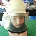 buste de pompier Allemand année 90 , casque acier avec visière de protection